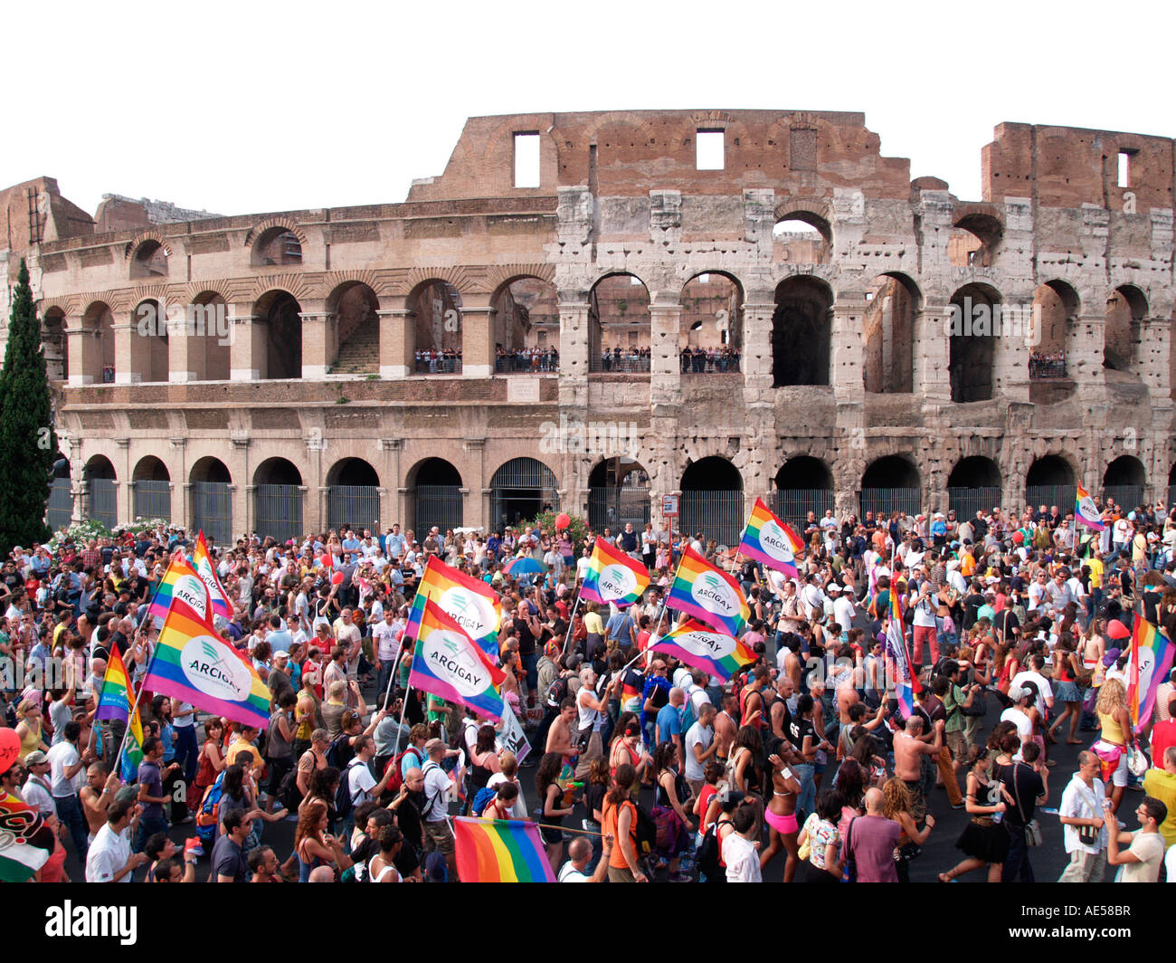 Gay Pride dimostranti passando il Colosseo a Roma il 16 giugno 2007