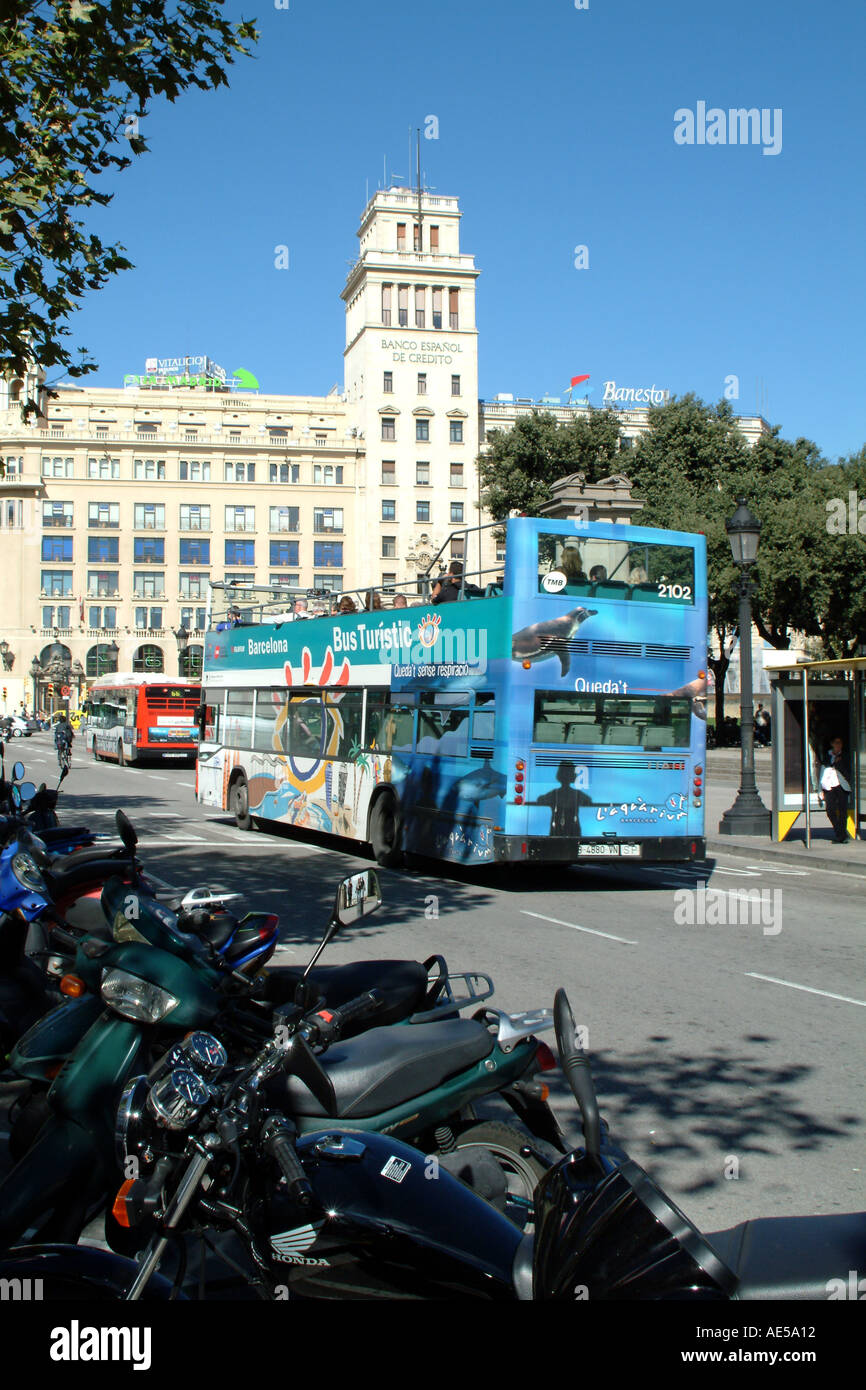 Barcellona Spagna Autobus Turistico della Banca di Spagna Credit Foto Stock