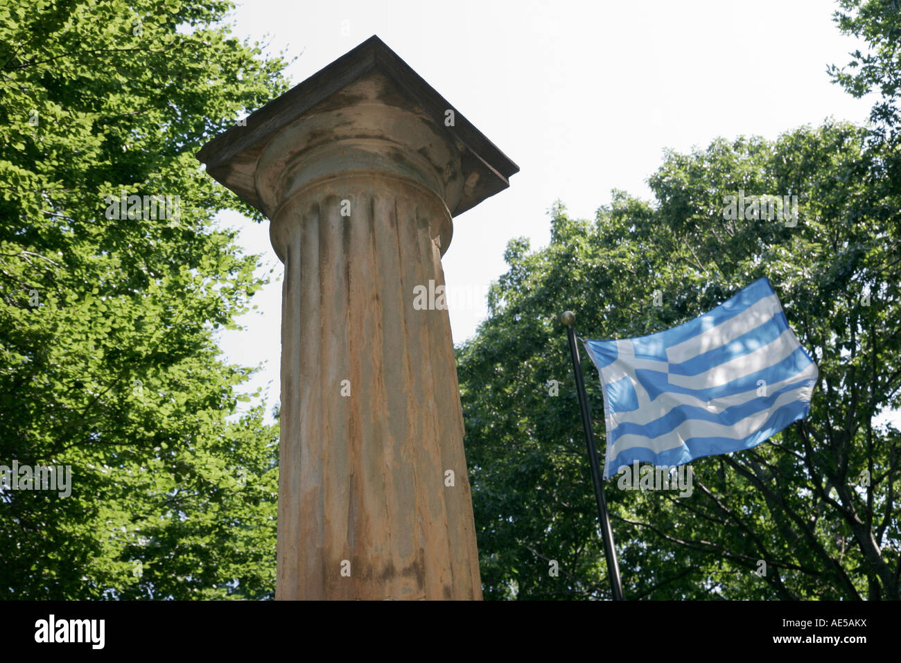 Cleveland Ohio, giardini culturali, greco, parco pubblico, colonna classica, bandiera, visitatori viaggio viaggio turismo turistico punto di riferimento cultura culto Foto Stock