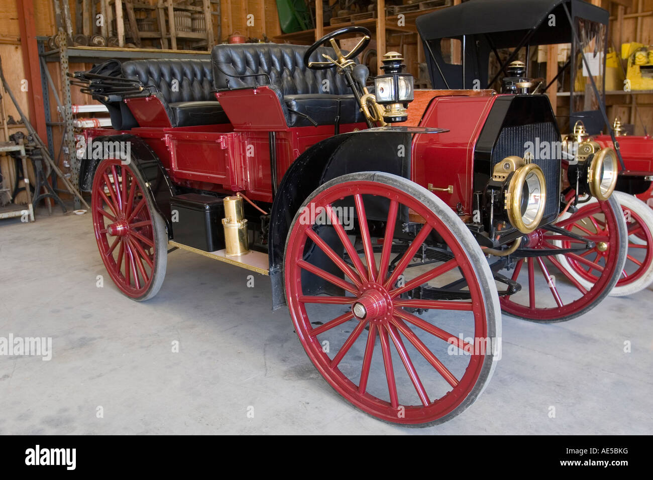 1913 Internazionale Società Harveseter IHC horseless vintage carrello, mostrato in una fiera della contea Foto Stock