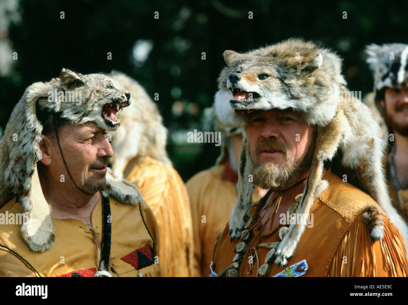 Pionieri indossando critters cappelli a Sutters Fort Stati Uniti d'America Foto Stock