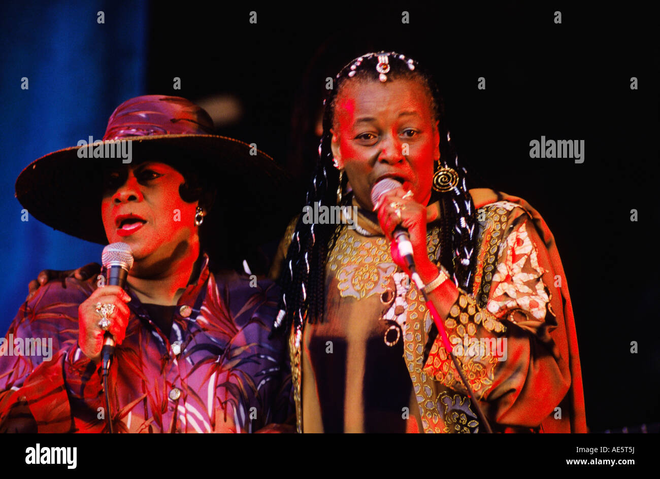 RUTH BROWN E MS TAYLOR COLLINS cantare insieme MONTEREY BAY BLUES FESTIVAL CALIFORNIA Foto Stock