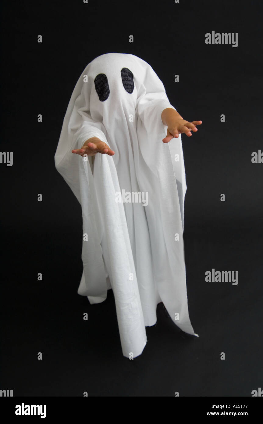 Bambino in costume fantasma Foto Stock