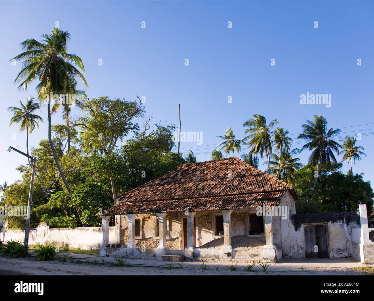 Sbriciolare ville coloniali su ibo isola parte dell'Arcipelago Quirimbas Mozambico Foto Stock