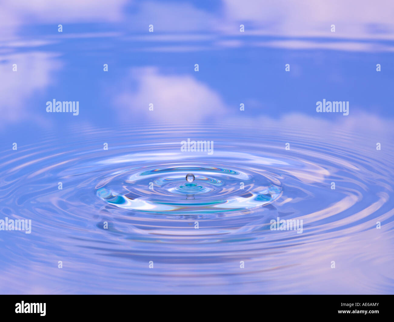 Acqua goccia sky riflessione Foto Stock
