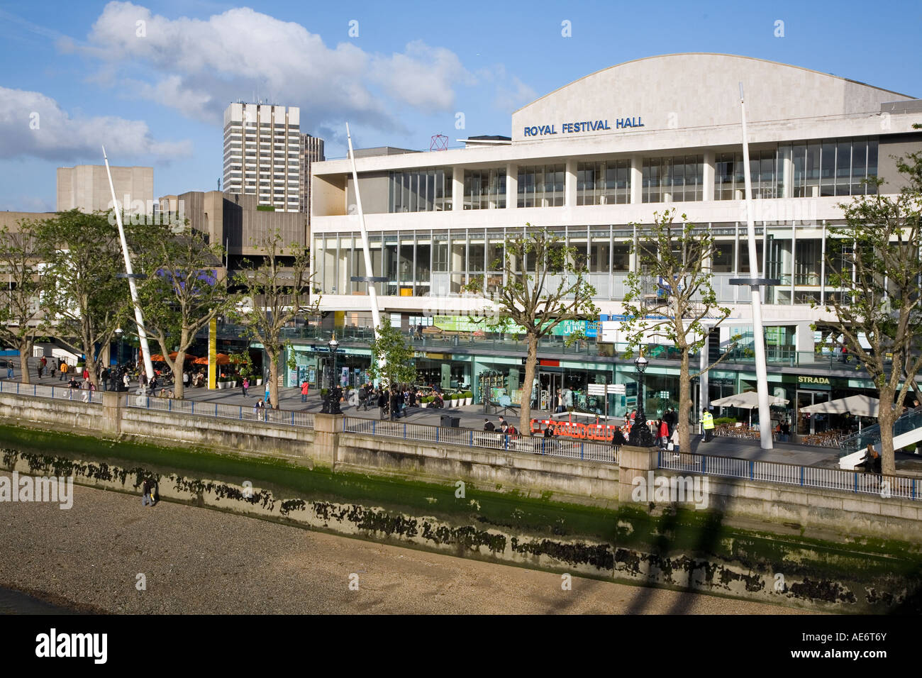 Royal Festival Hall sul southbanks del fiume Tamigi Londra Inghilterra Foto Stock