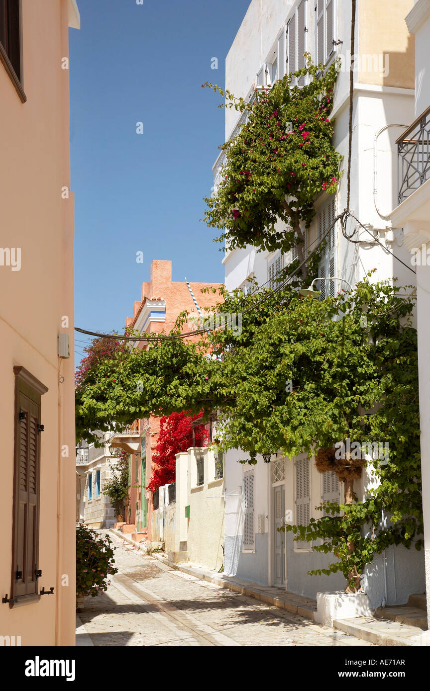 Tradizionale strada stretta in Ermoupoli Foto Stock