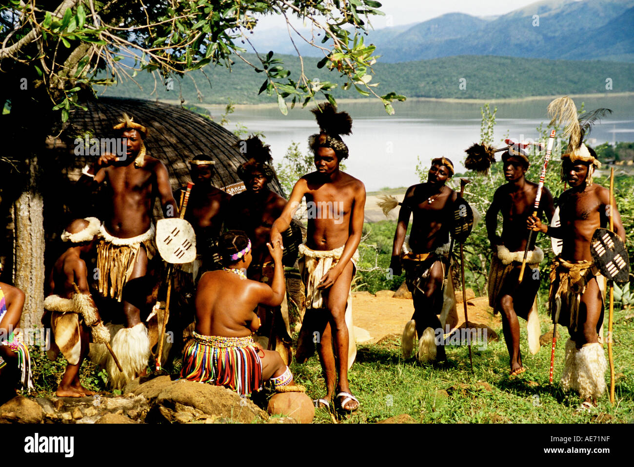 Zulu corteggiamento rievocazione storica a Shakaland nel KwaZulu Natal, Sud Africa Foto Stock