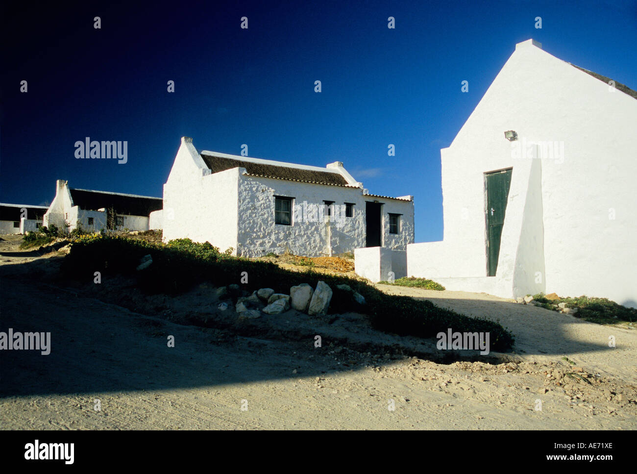 Pietra e tetto di paglia di casette di pescatori a Arniston, Western Cape, Sud Africa Foto Stock