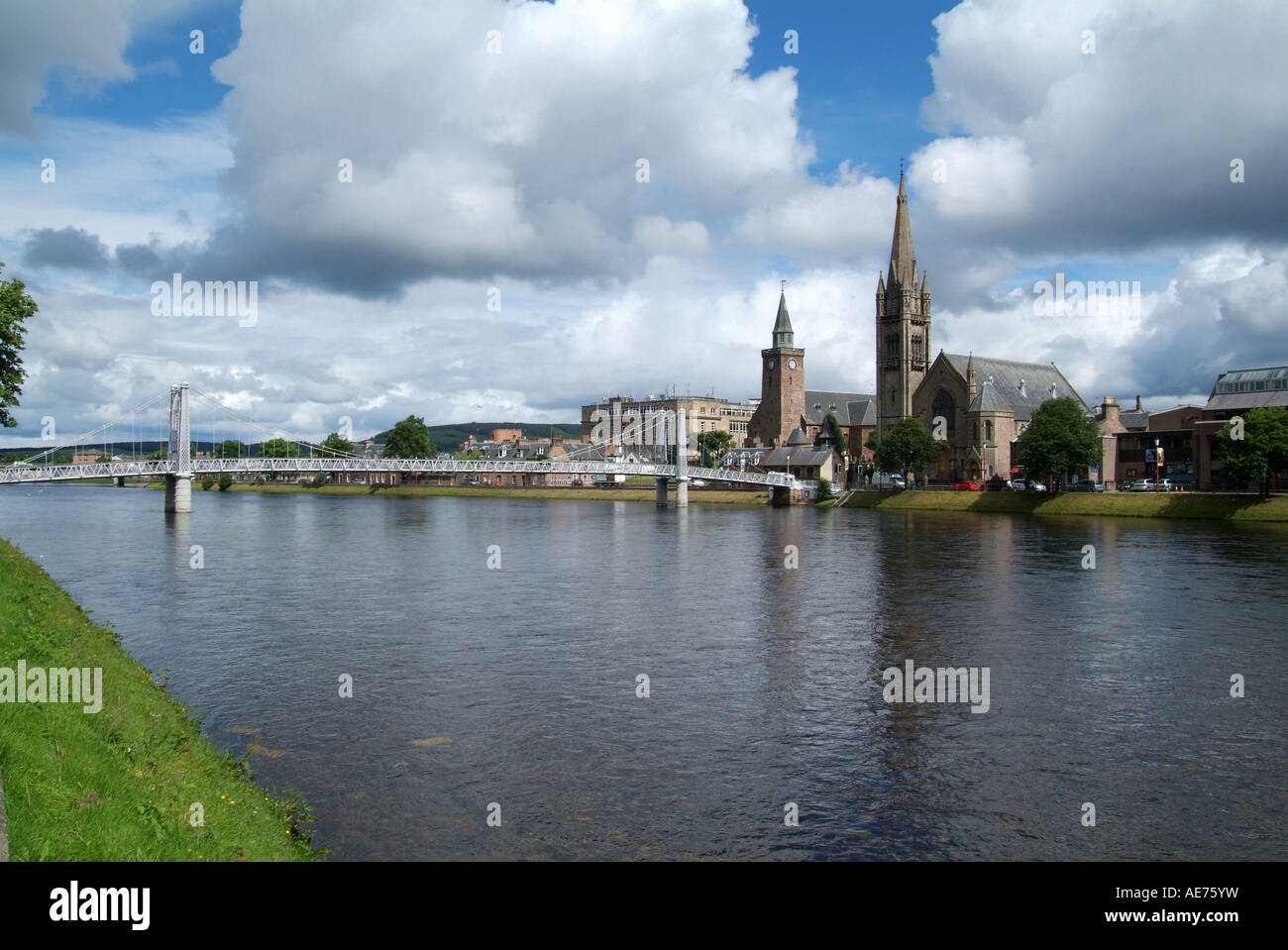 Il Riverside, sul fiume Ness, Inverness, Highland Scozia Scotland Foto Stock