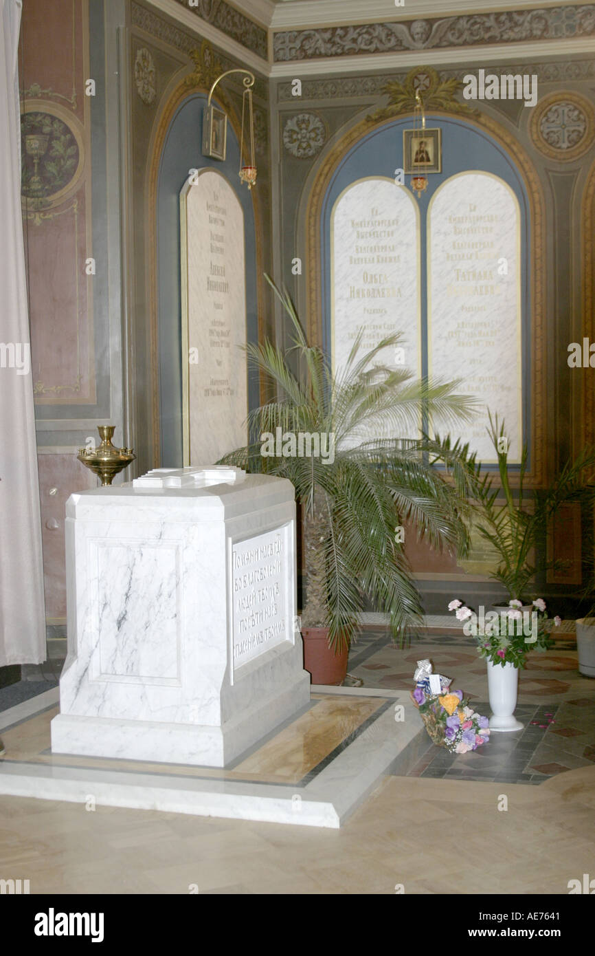 Imperatore Nicola e imperatrice Alexandra ultimo dei Romanov e la loro tomba di famiglia ,San Pietro e Paolo Cattedrale San Pietroburgo Foto Stock
