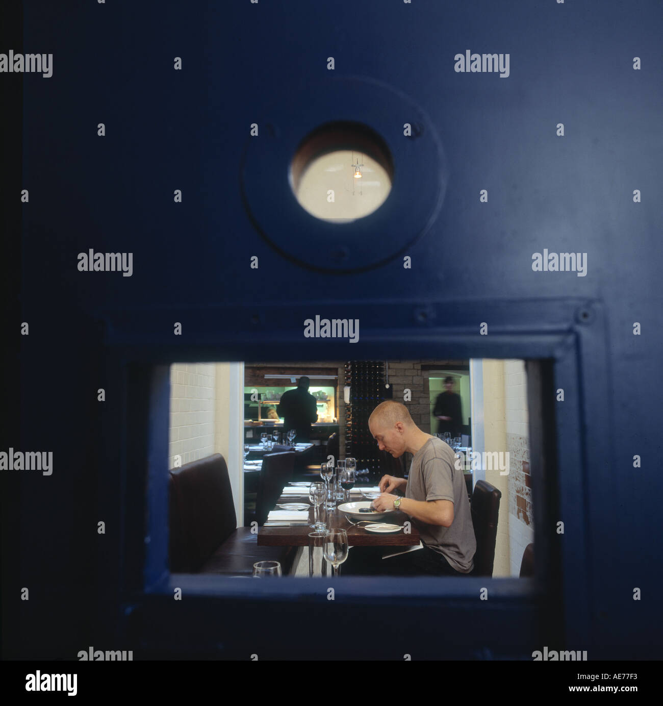 Linea di credito obbligatorio Giovanni angerson la vecchia stazione di polizia ristorante a Leeds West Yorkshire che ha convertito le cellule Foto Stock