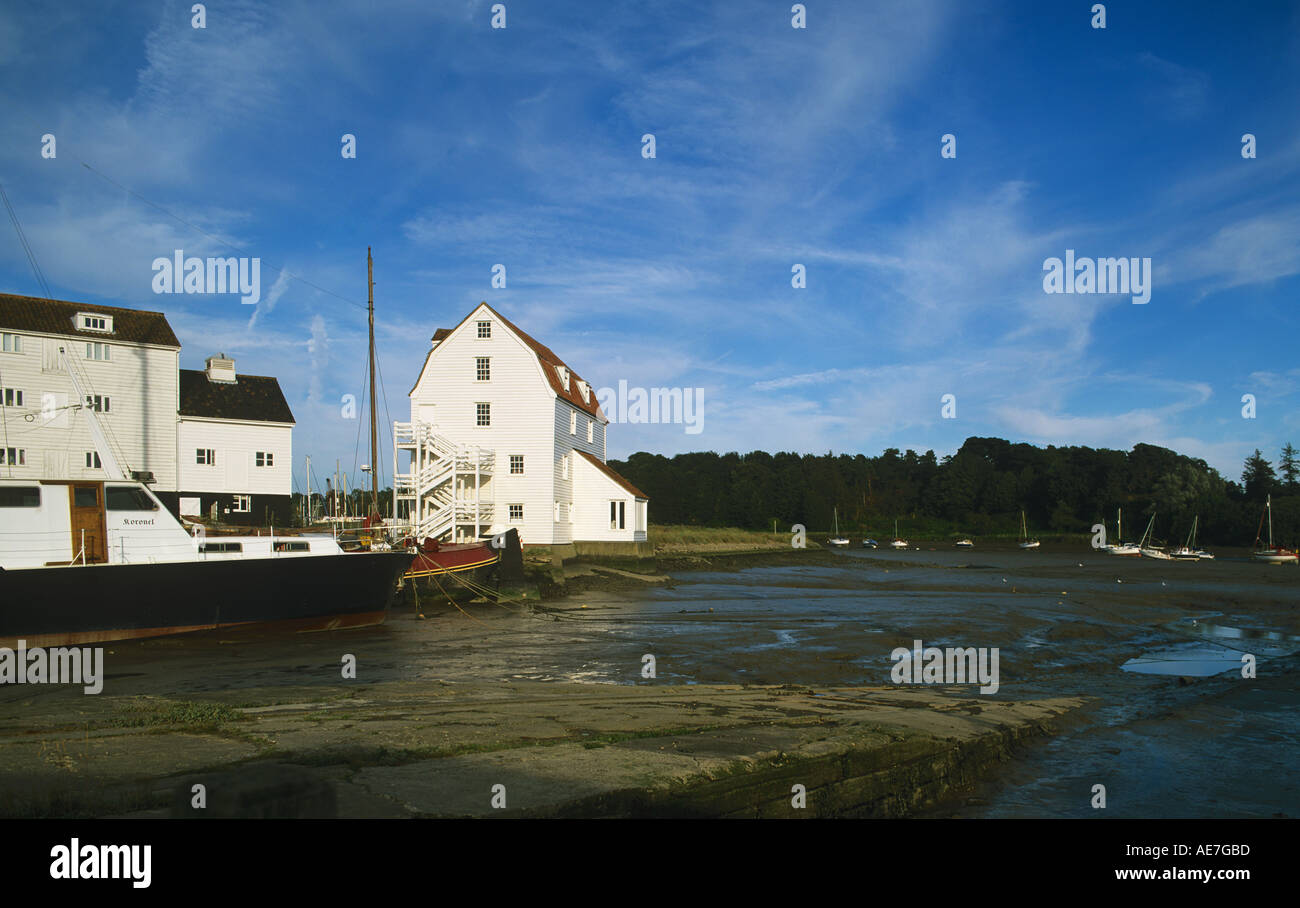 Restaurato mulino e Museo sul fiume Deben alimentato dalla marea e da acqua restituito da un 7 5 acri di mill pond Suffolk Foto Stock