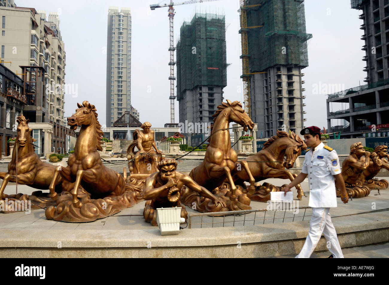 Fontana di Apollo a lussuosi appartamenti a Tianjin Cina 18 Ago 2007 Foto Stock