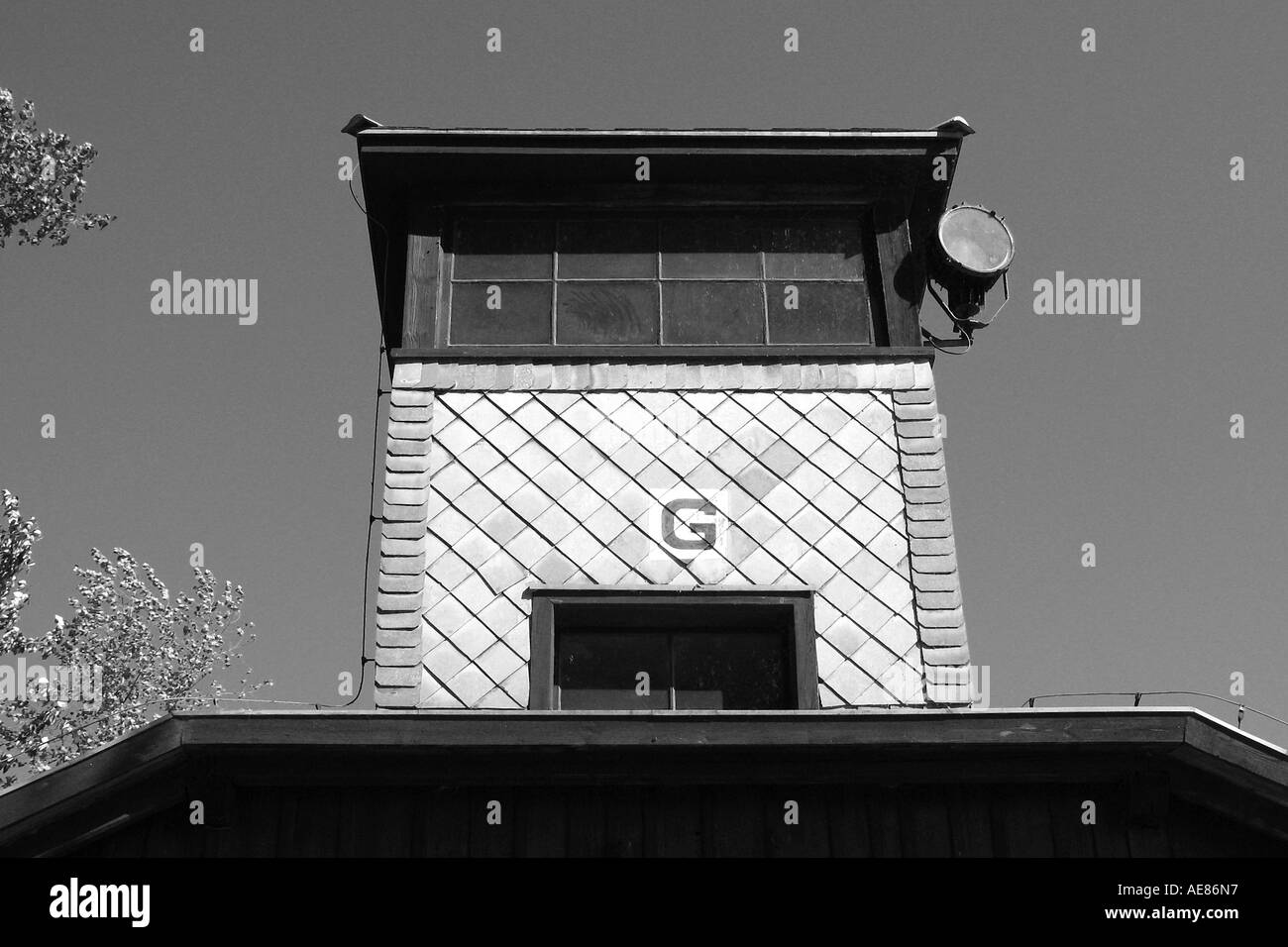 La torre di avvistamento principale ad Auschwitz-Birkenau morte camp, la Polonia, l'Europa. Foto Stock