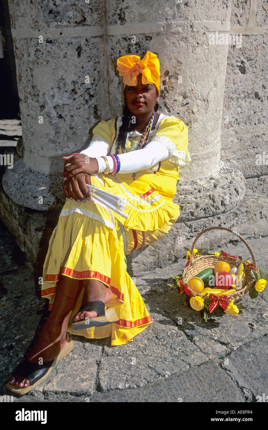 Donna cubana che posano per una foto di Havana Cuba Foto Stock