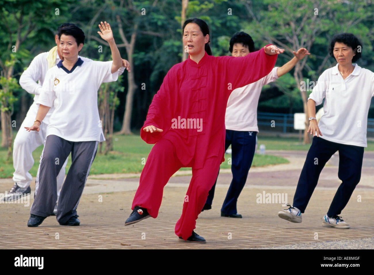 Stile cinese t ai chi Lumphini Park Bangkok in Thailandia Foto Stock