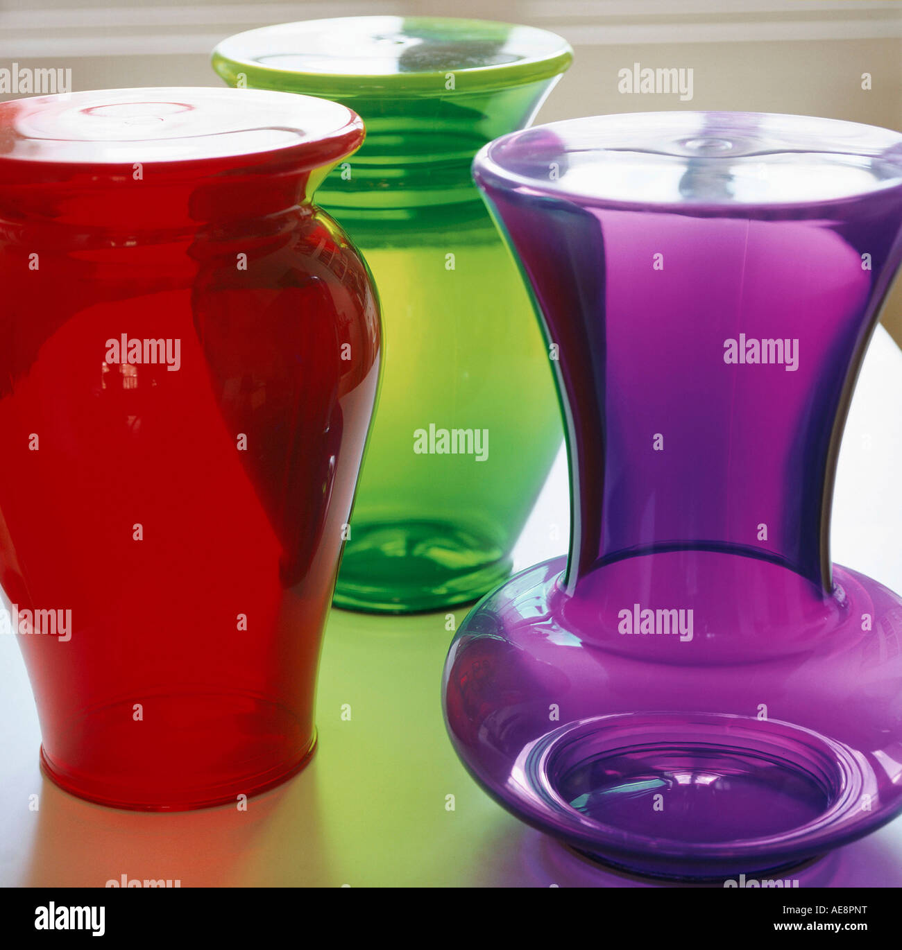 Tre designer luminoso vasi in vetro Foto Stock