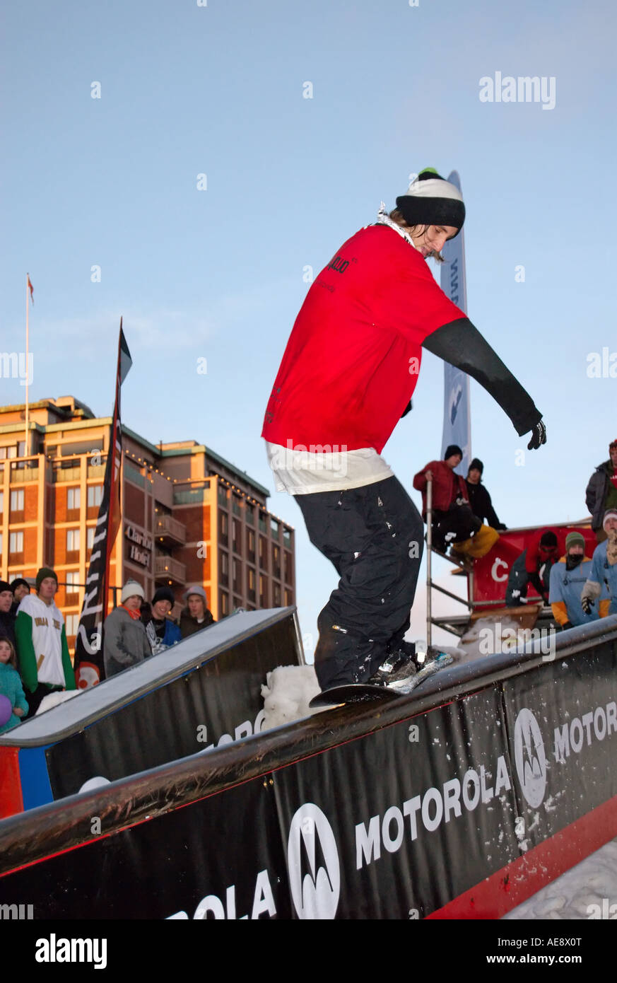 Adi Velic eseguendo un interruttore nosepress frontside durante Jibbelandskampen Foto Stock