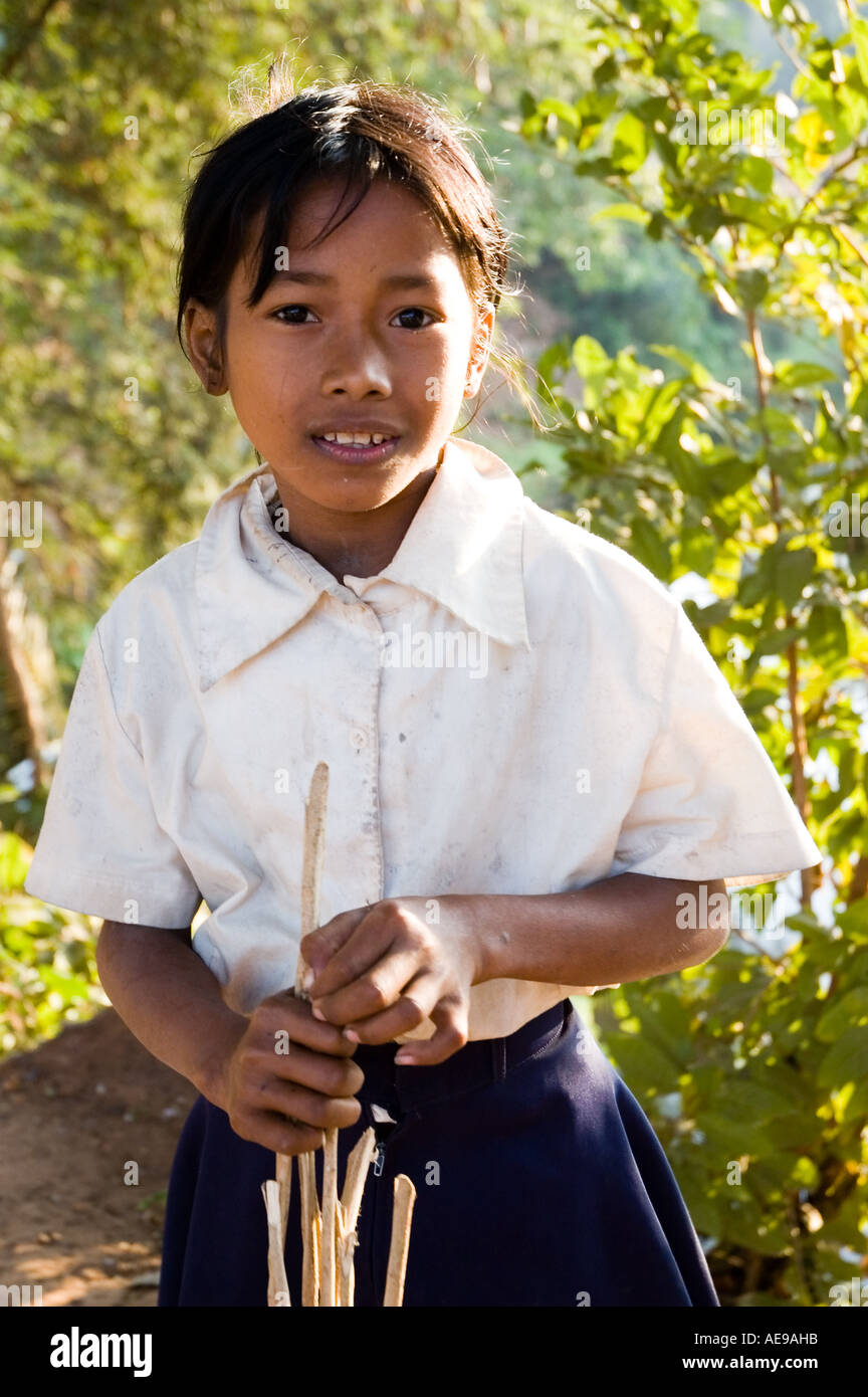 Foto di stock di una scuola elementare studente vicino a Siem Reap Cambogia Foto Stock