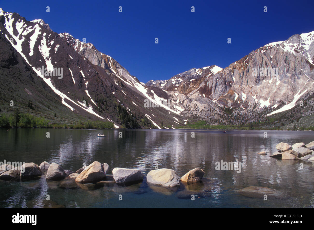 California Sierra Nevada Mammoth Regione pescatore sul lago trusty Foto Stock