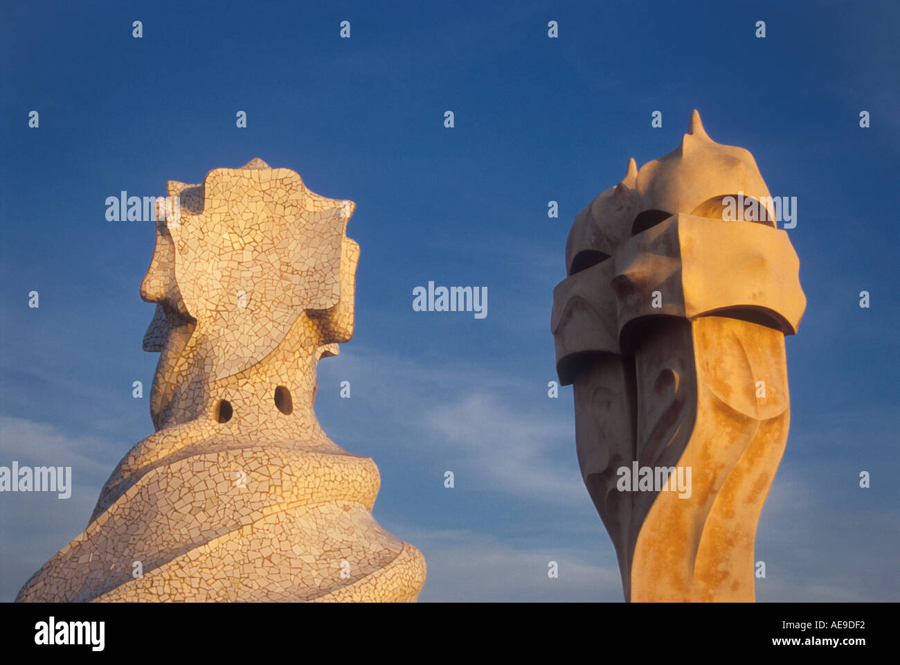 Camini scolpiti sulla Casa Mila Barcellona Spagna Foto Stock