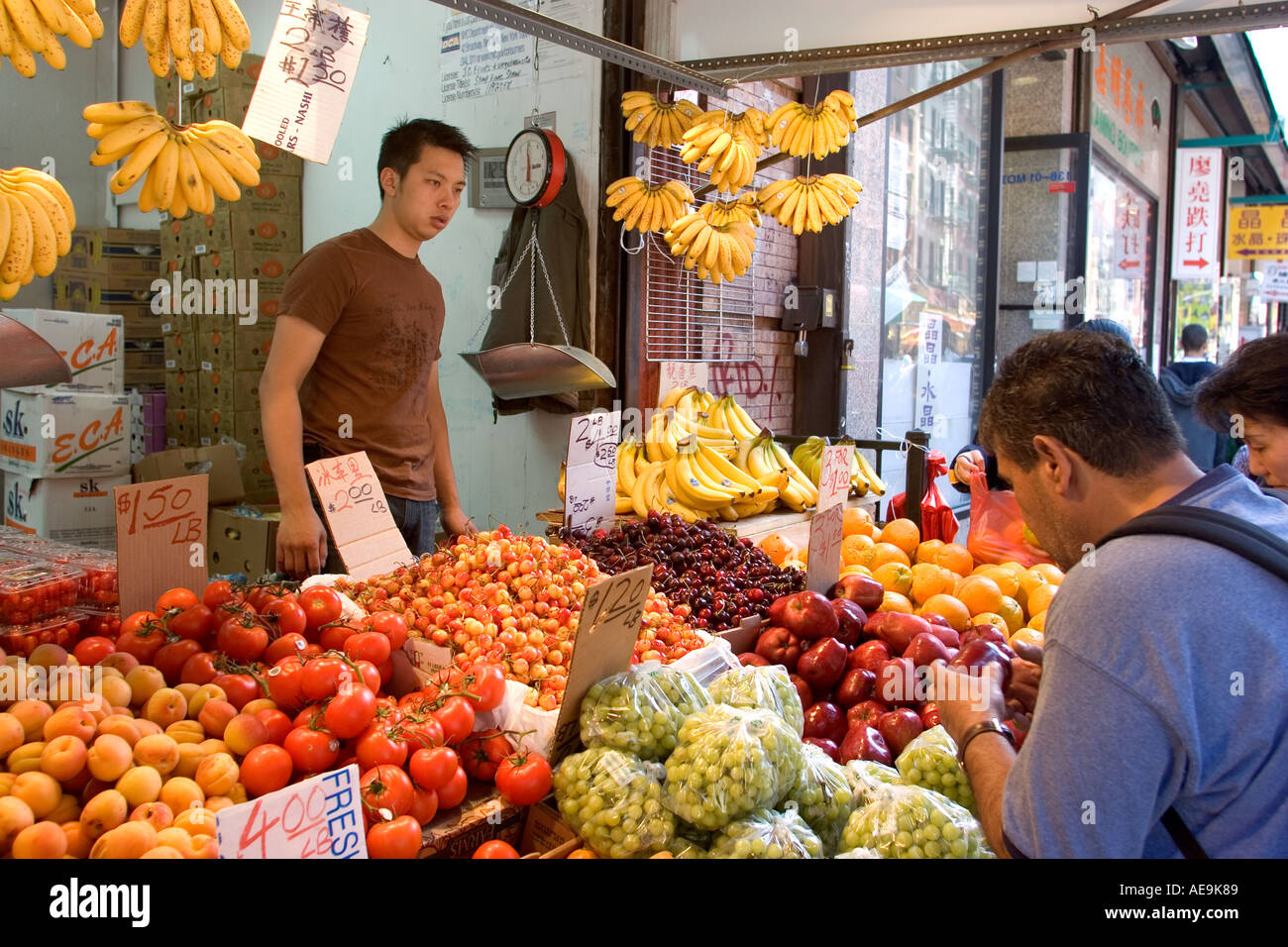 Frutta e verdure stand a China Town Manhattan New York STATI UNITI D'AMERICA Foto Stock