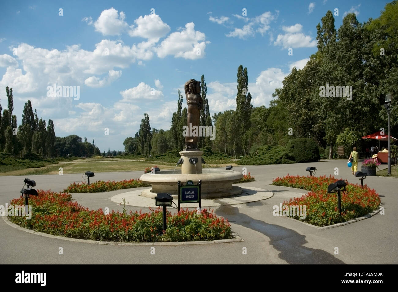 Modura Fontana e la scultura al Parco Herastrau Bucarest, Romania, Europa UE Foto Stock