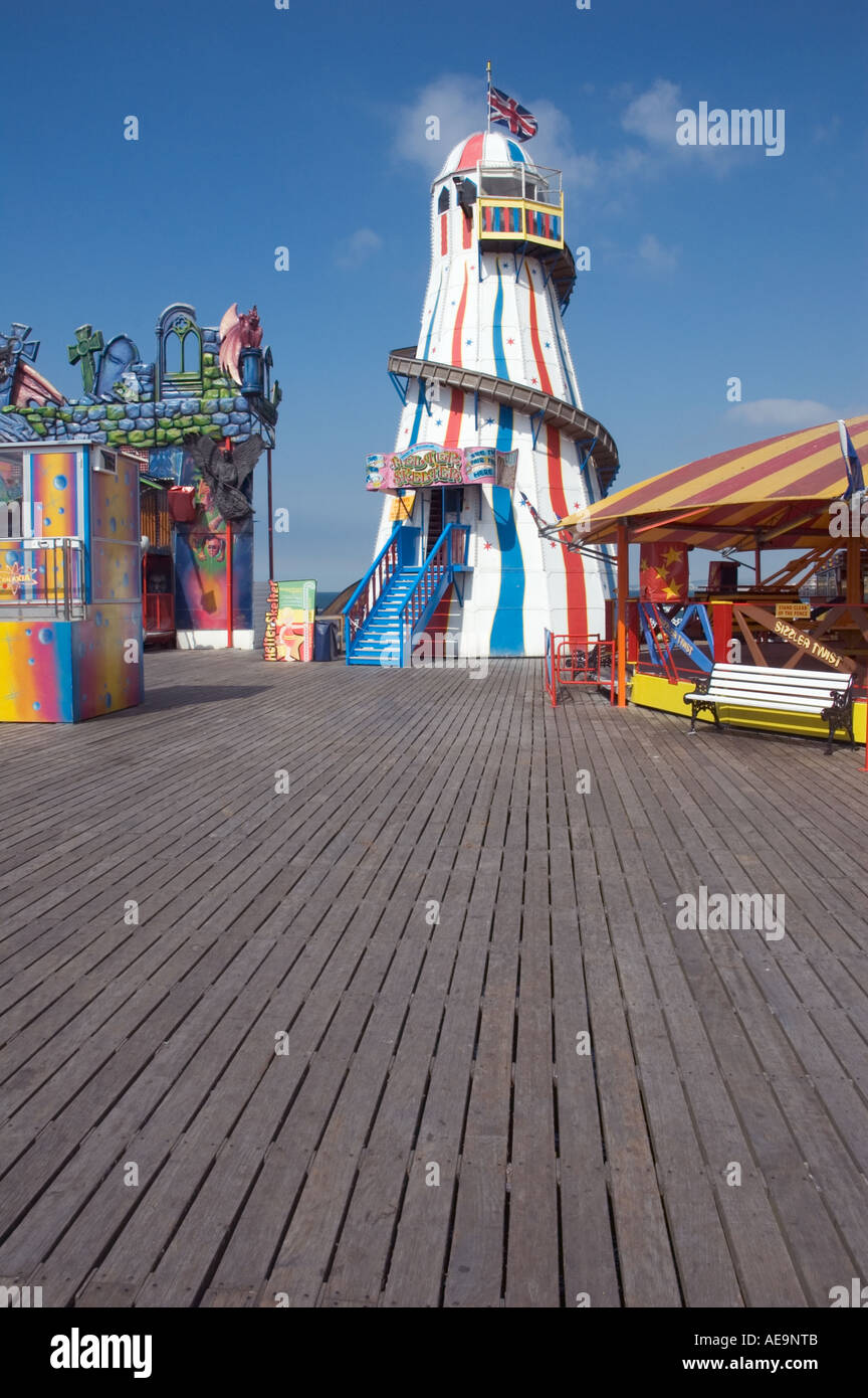 Colorato vista ravvicinata della luna park sul molo di Brighton, Brighton, Sussex, England, Regno Unito Foto Stock