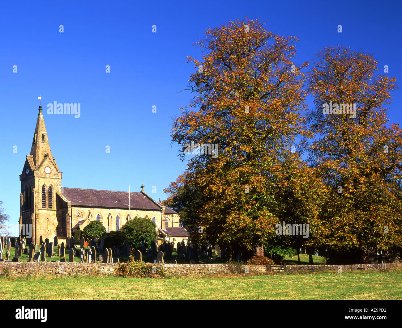 St James Chiesa Parrocchiale in autunno Sutton Lane termina vicino a Macclesfield Cheshire England Regno Unito Foto Stock