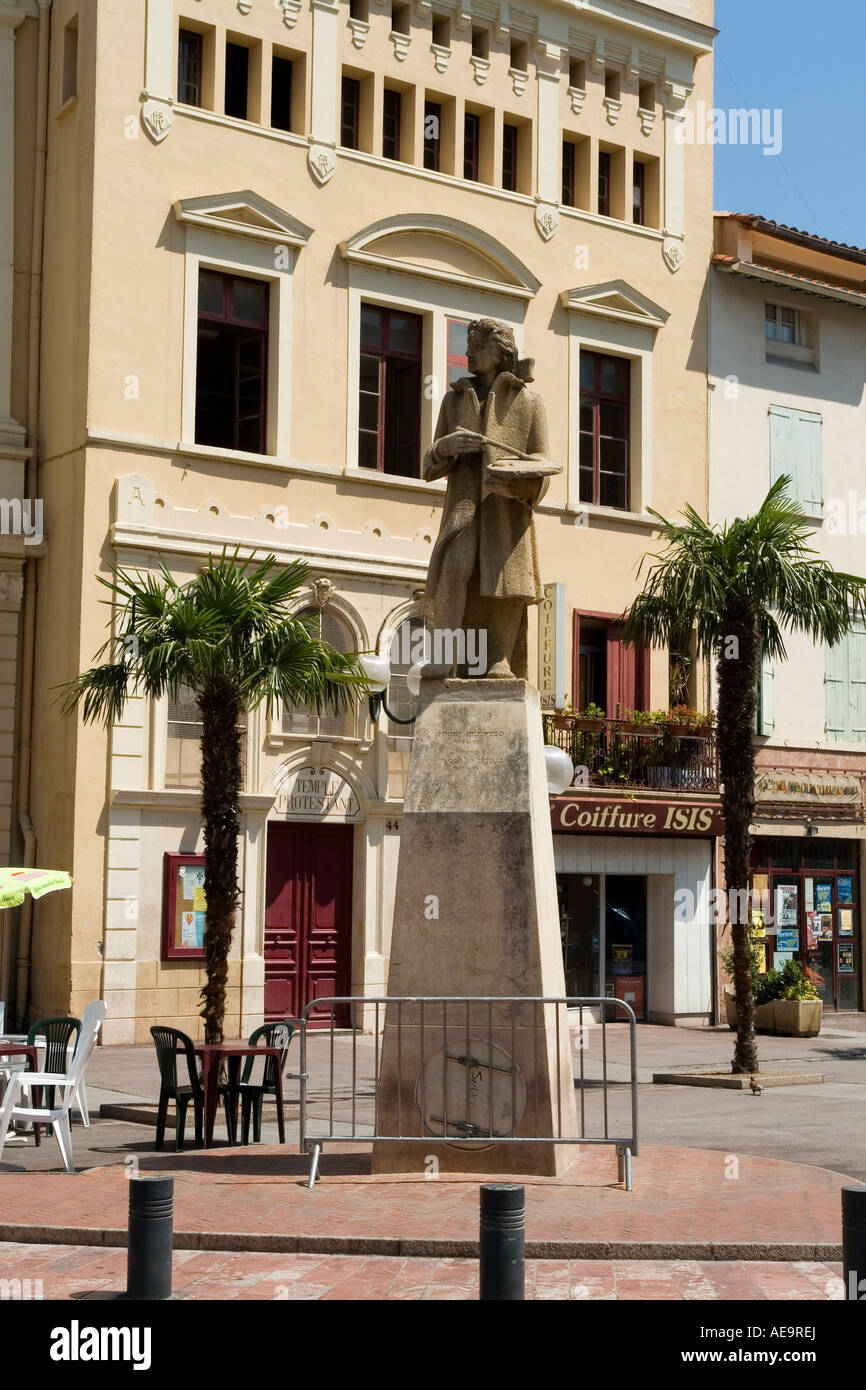 Statua di Hyacinthe Rigaud Il duomo da Roger Maureso Perpignan Languedoc Roussillon Francia Europa Foto Stock