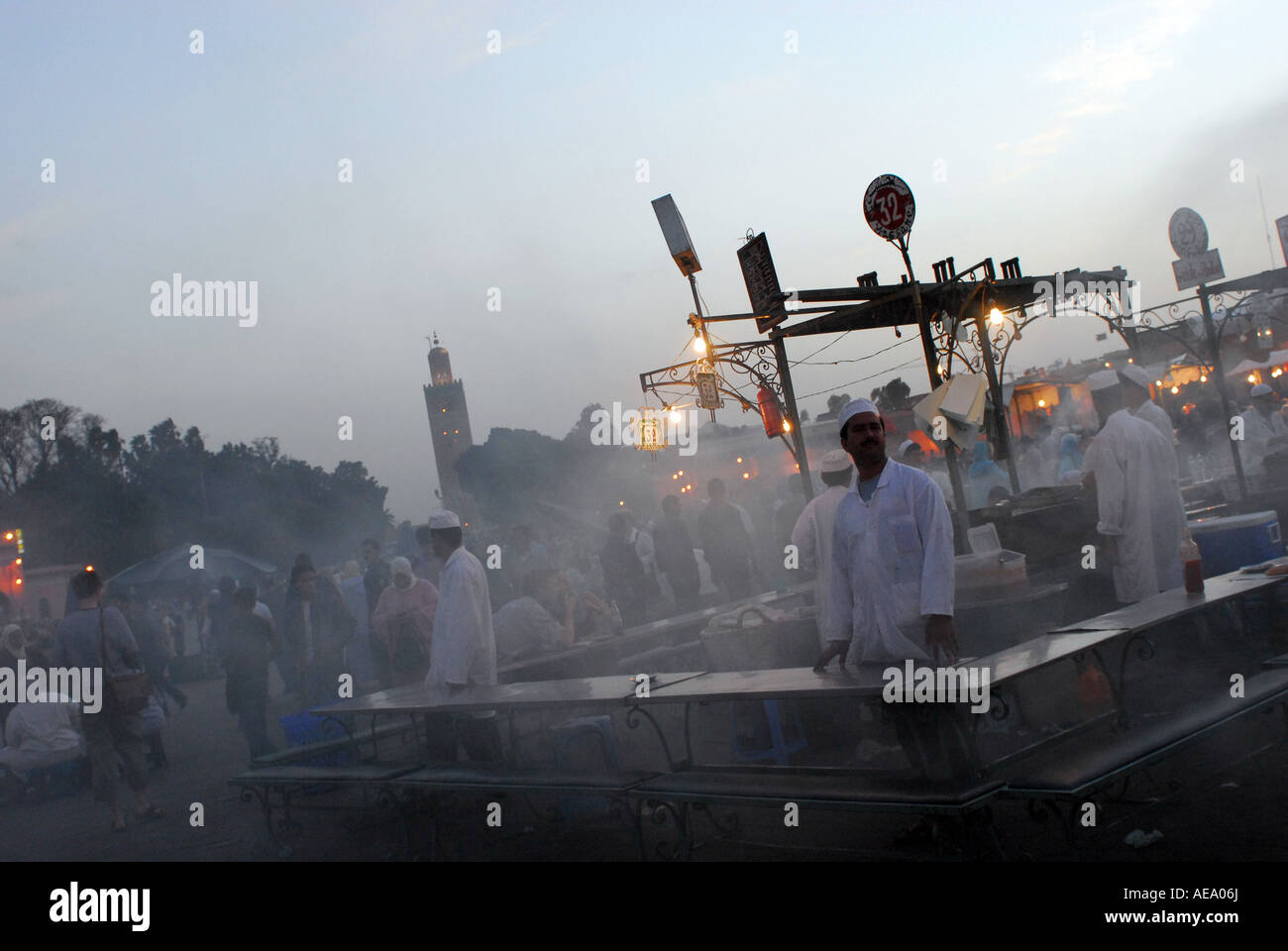 Chioschi sulla piazza Jemaa El Fna Marrakech marocco Foto Stock