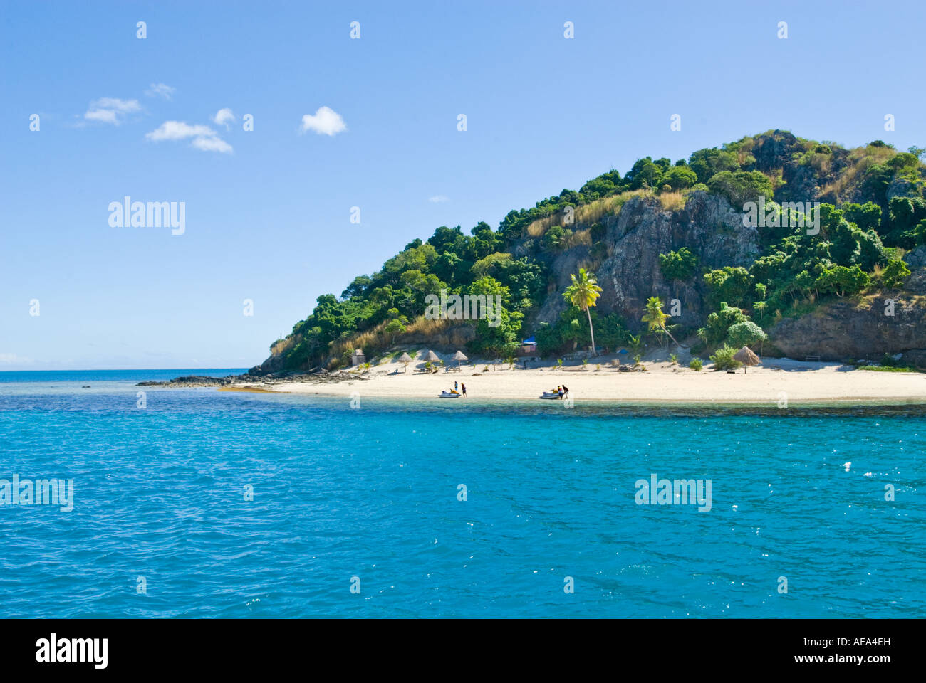 Isole Fiji crociera Sud intorno a Viti Levu southsea in mare acque del Pacifico blue sky sun sunny ocean profondo blu Foto Stock