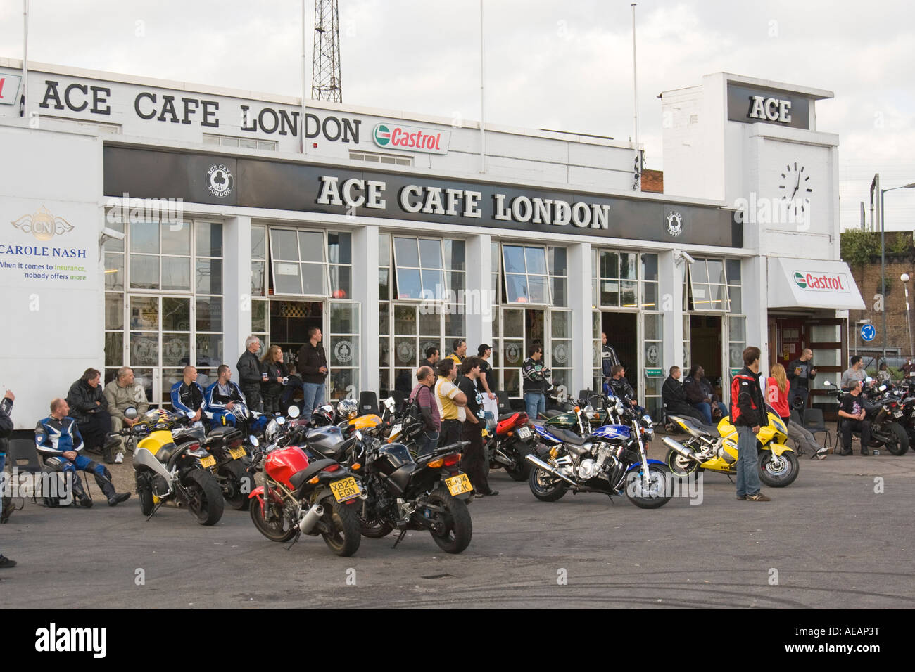 Motociclette presso Ace Cafe UK London Ace Corner Foto Stock