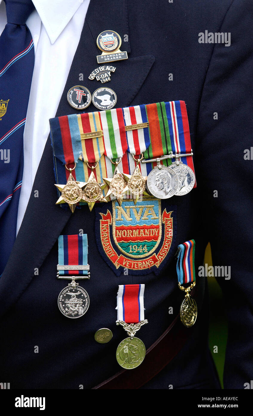 Medaglie del soldato veterano del D giorno sbarchi indossato per la parata di veterani al sessantesimo anniversario commemorazioni Portsmouth Foto Stock