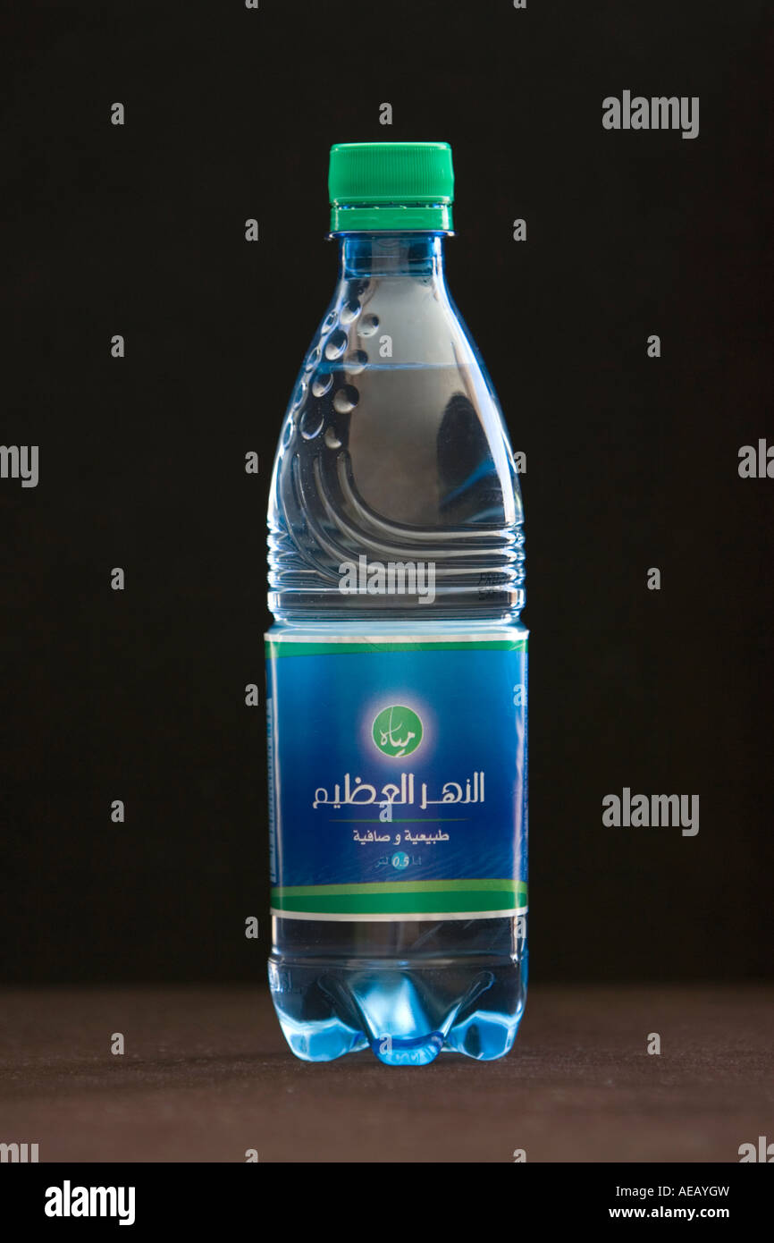 Tripoli, Libia. Acqua in bottiglia dal grande Man-made River. Foto Stock