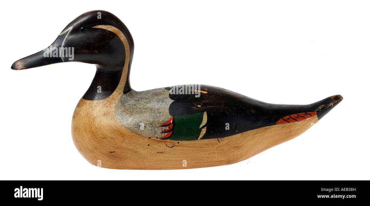 Anatra in legno stagliano su sfondo bianco Foto Stock