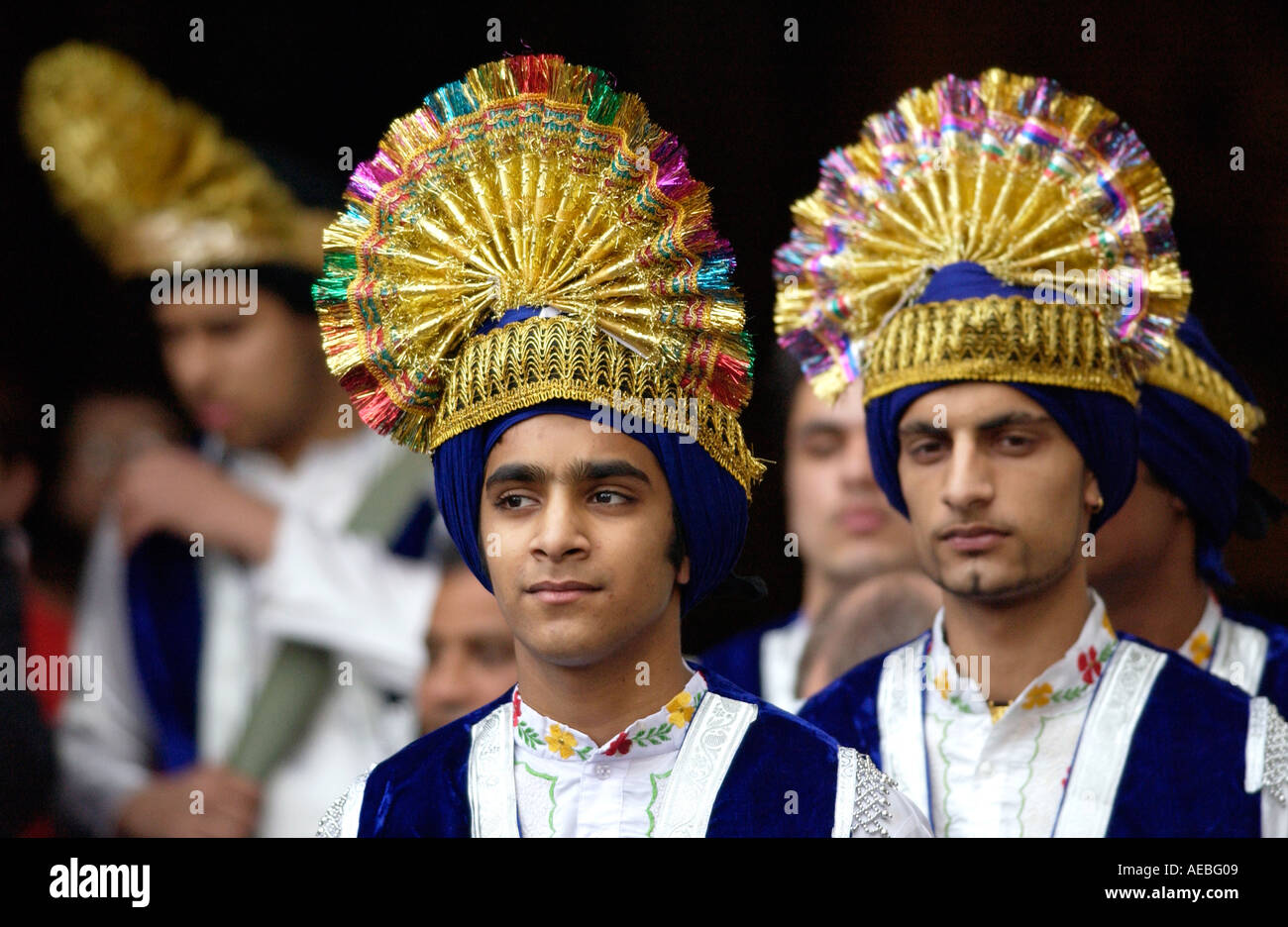 Costumi tradizionali indossati per il rispetto per il Commonwealth Servizio giorno Londra Foto Stock