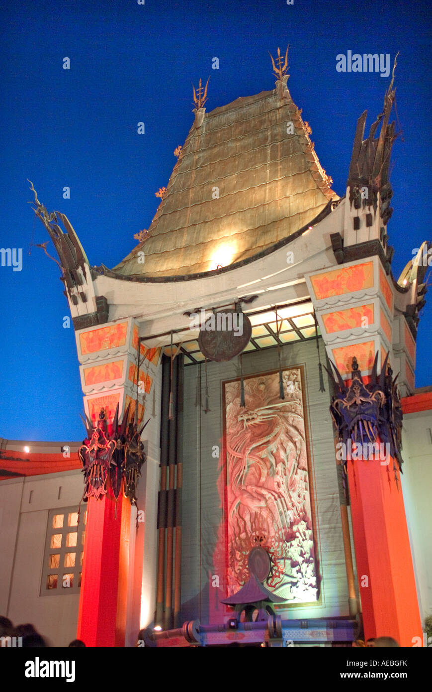 La facciata esterna del Grauman Chinese Theatre di Hollywood Los Angeles California USA Foto Stock