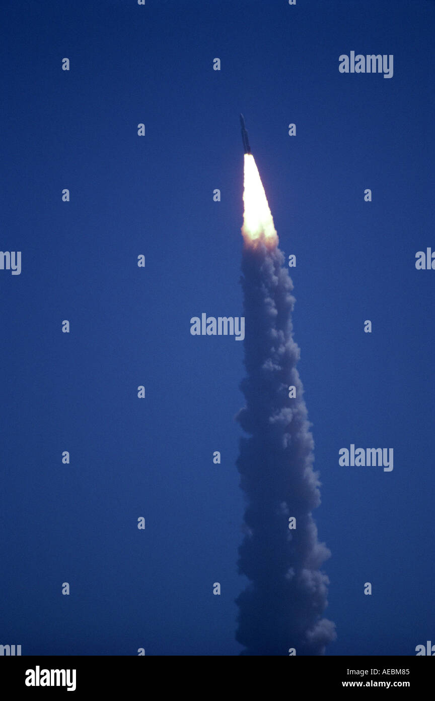 Un Lockheed Martin Titan IV spazio ascensori booster un satellite in orbita polare da Vandenberg AFB in California Foto Stock