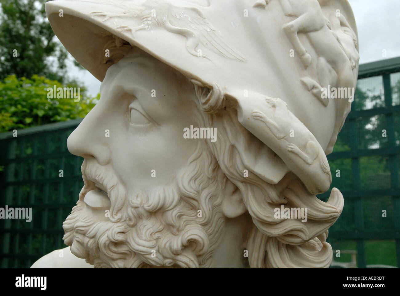 Uno dei Cesari" capi nel giardino di sorprese: Burghley House e Stamford, Lincolnshire. Foto Stock