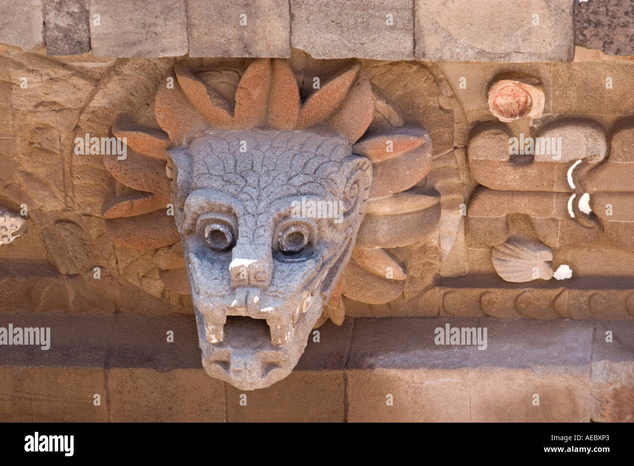 Dettaglio del serpente piumato Piramide (Città del Messico - Messico). Détail De La Pyramide du Serpent à plumes (Messico - Mexique). Foto Stock