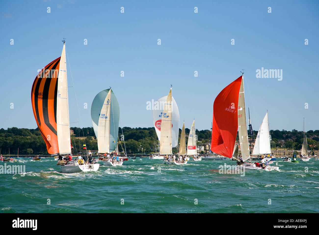2007 Cowes Week Regata nel Solent passato Royal Yacht Squadron Foto Stock