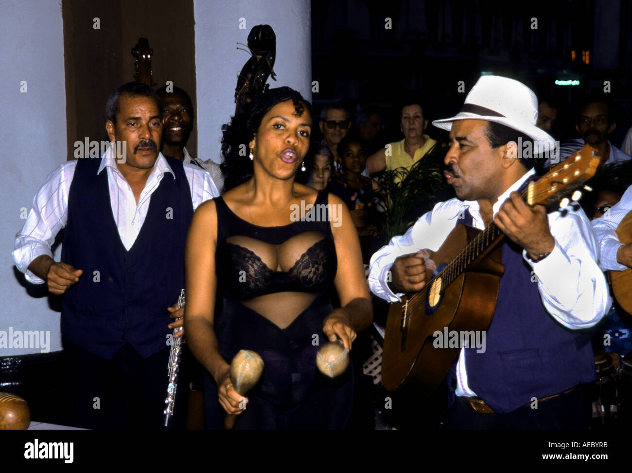 Havana Cuba Cuba band di musicisti chitarra cantante di musica latina tradizionale beat Foto Stock