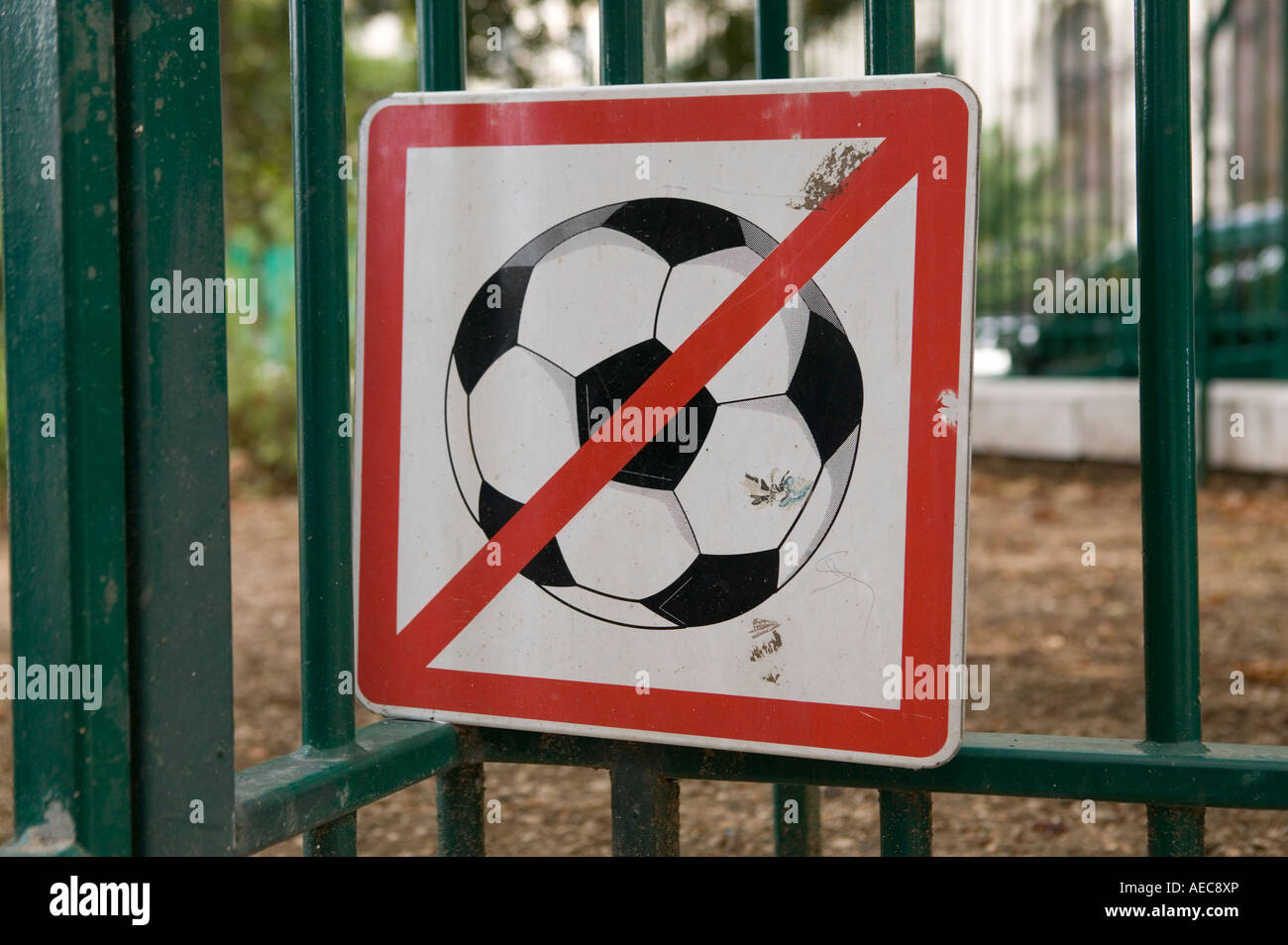 Non giocare a calcio o segno di calcio su parc gate nella città di New York, Stati Uniti d'America Foto Stock