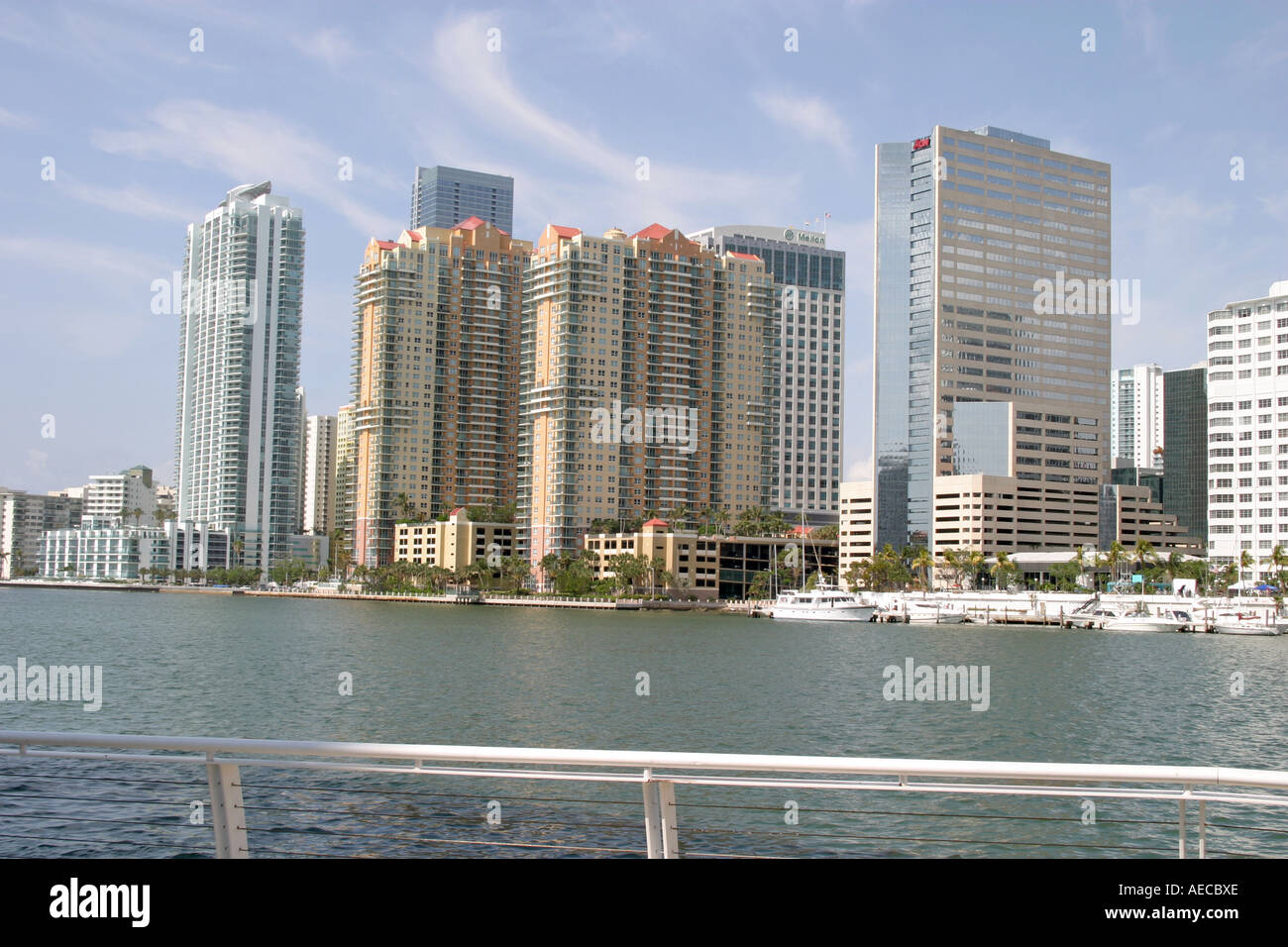 Waterfront condominiums Foto Stock