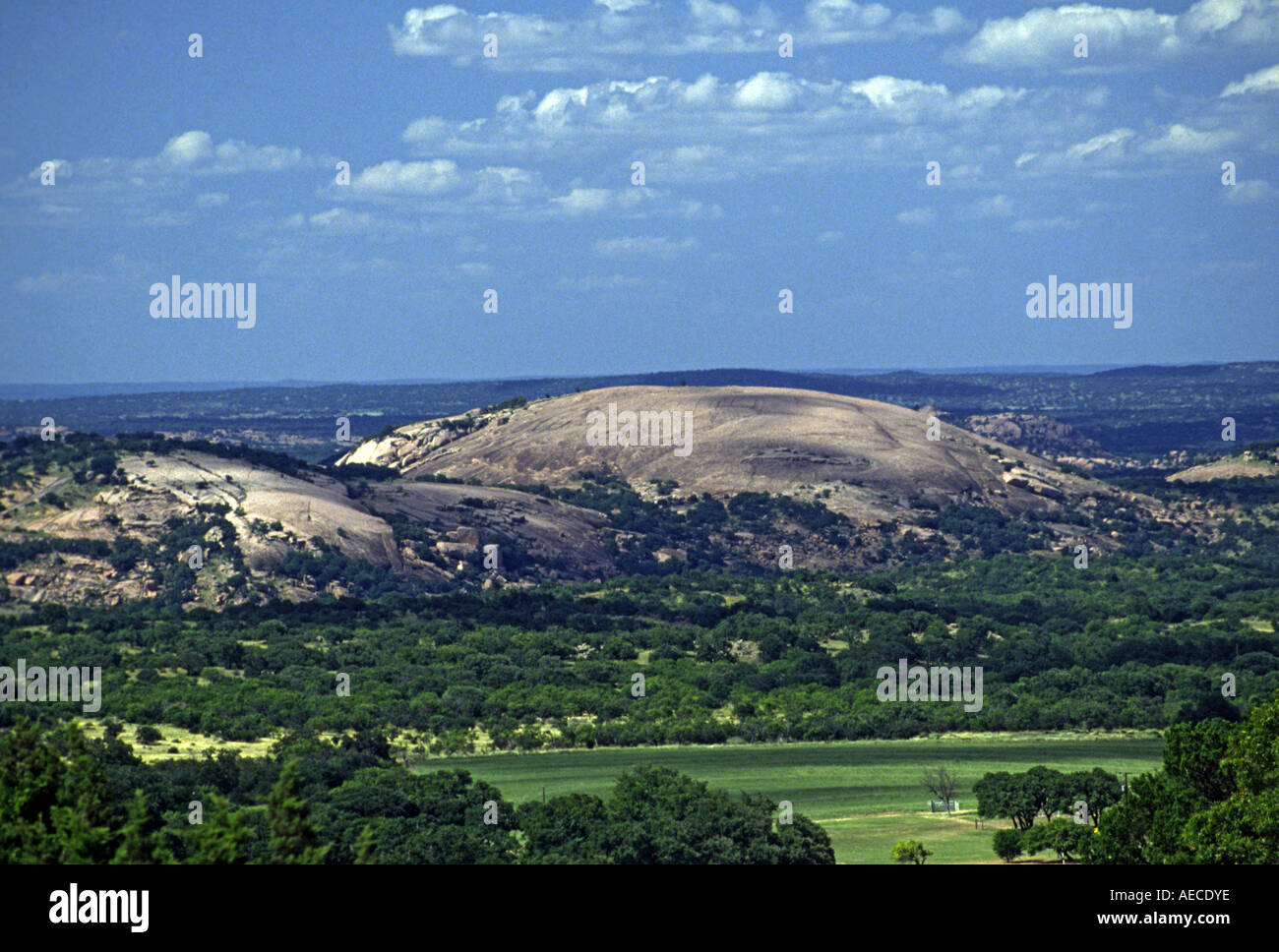 Vista in lontananza incantato in Rock Hill Country vicino Fredericksburg, Texas, Stati Uniti d'America Foto Stock