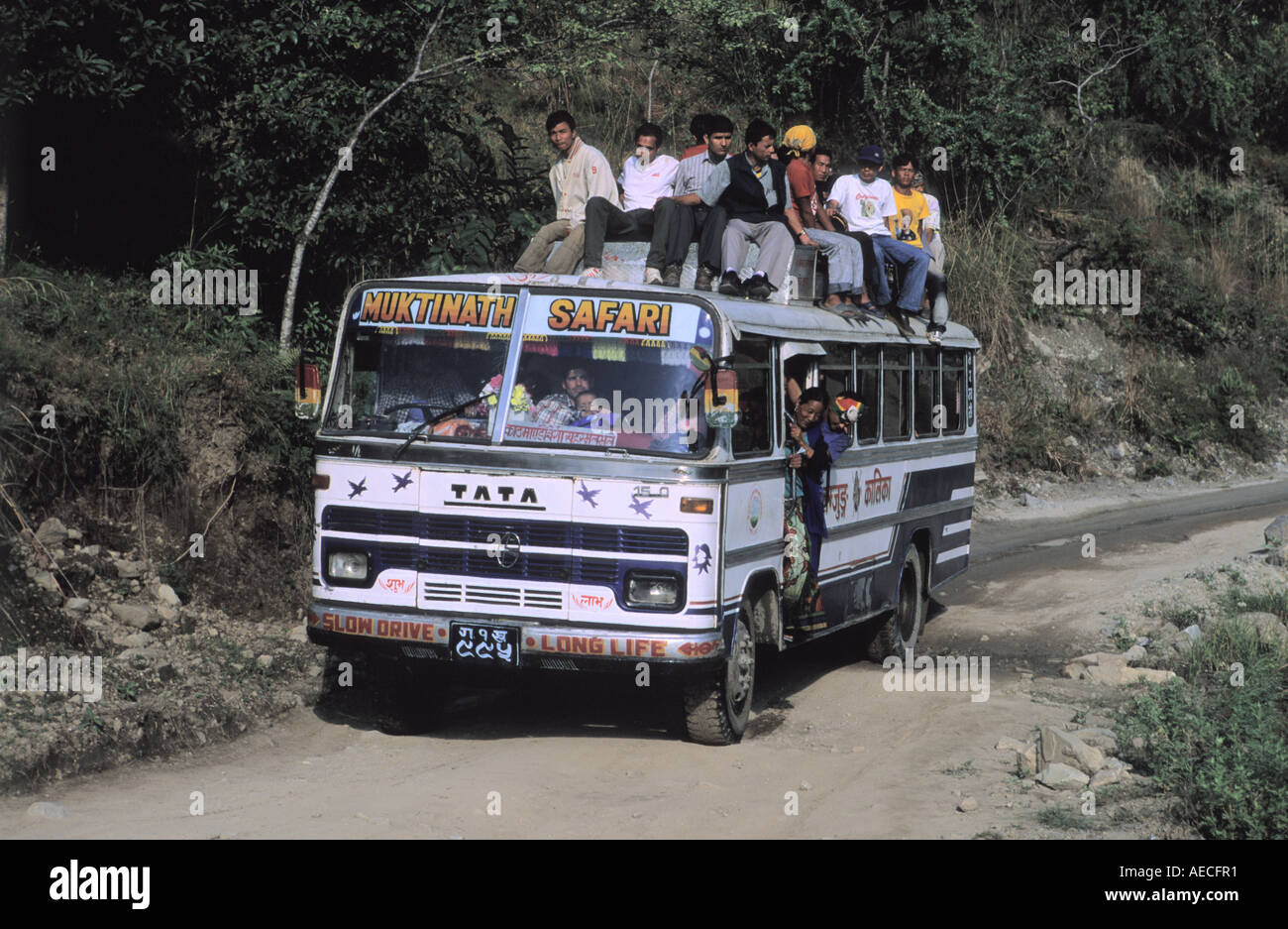 I mezzi di trasporto pubblico bus locale in Besisahar Zona villaggio Nepal Foto Stock