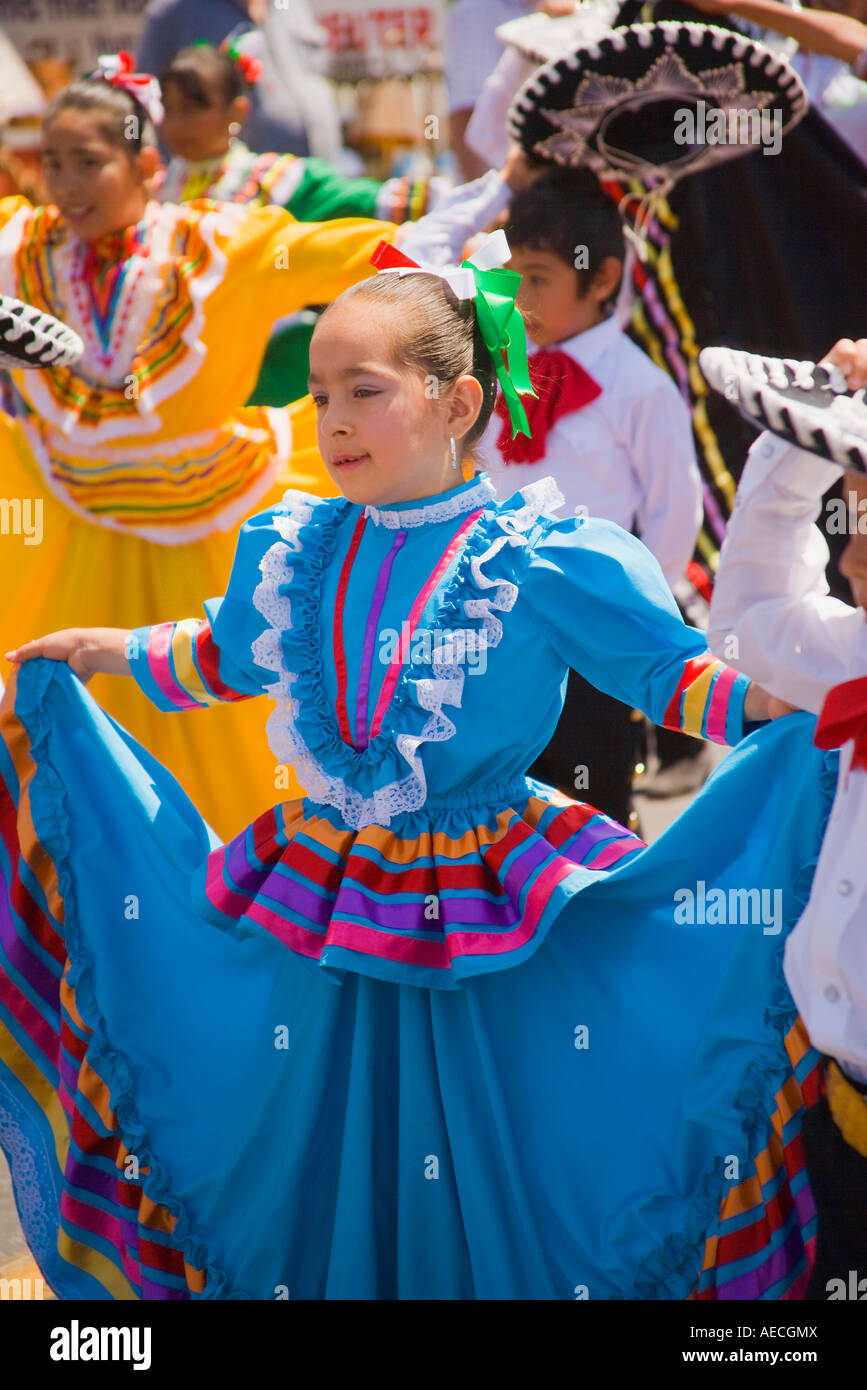 I giovani danzatori ispanica Old Santa Ynez parata del giorno di Santa Ynez California Foto Stock