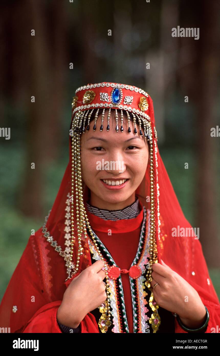 Mongolian women in traditional costume immagini e fotografie stock ad ...